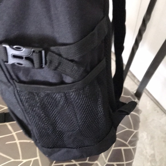 Insulate Cooler Backpack - Picture 3 of 9
